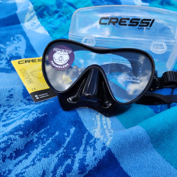 Cressi Black Frameless Dive Mask - Picture 1 of 3